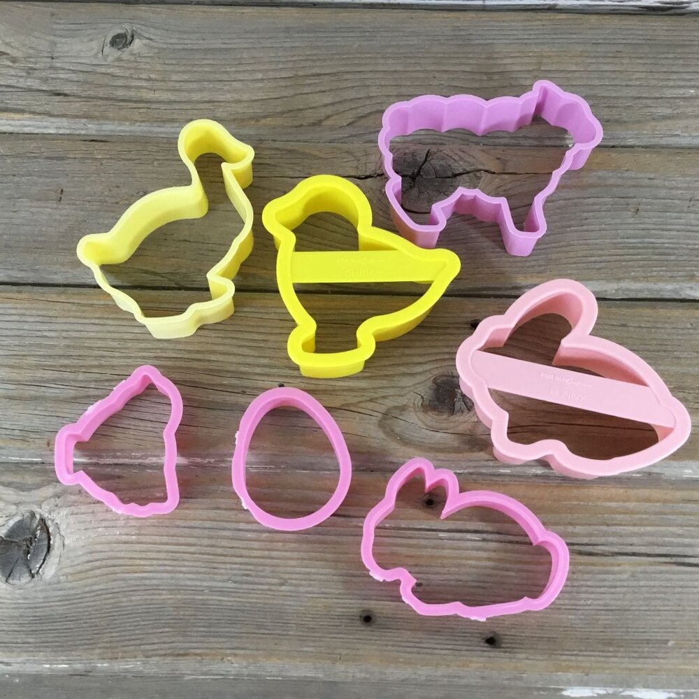 Set of 7 Plastic Easter Cookie Cutters – Bunny, Chick, Lamb, Egg, Duck